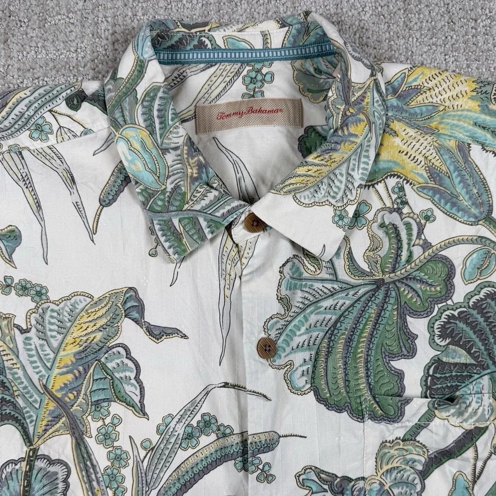 Tommy Bahama Men Large Silk Floral Textured Short Sleeve Hawaiian Button Shirt - Picture 1 of 4